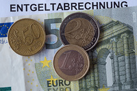 Tarifgehälter 2022 kaum gestiegen