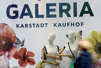 Galeria-Dämmerung zur Weihnachtszeit - wer greift zu?