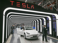 Tesla will Werk nach Pause wieder komplett hochfahren