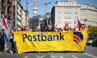 Postbank-Tarifstreit - Urabstimmung über unbefristete Streiks